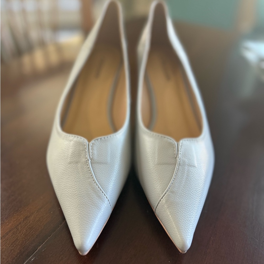 Designer, Italian C Paravano, Elegant very pale light blue Pointed Toe Heels